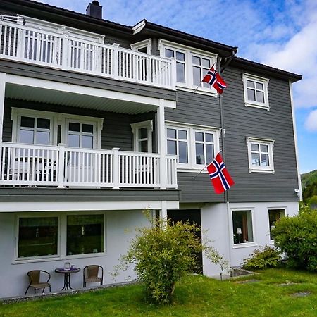 Apartamento Ola Bua Near The Atlantic Road Lyngstad Exterior foto