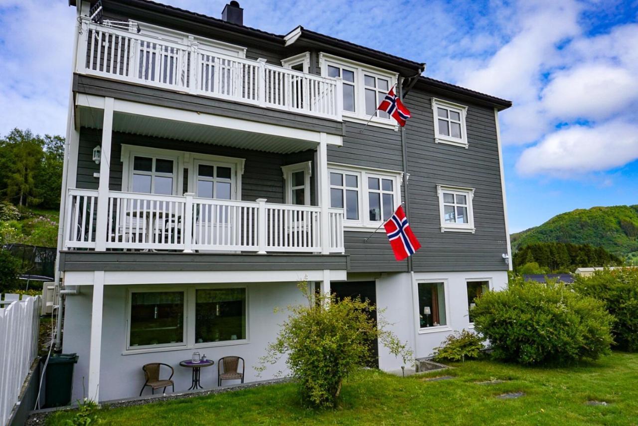 Apartamento Ola Bua Near The Atlantic Road Lyngstad Exterior foto